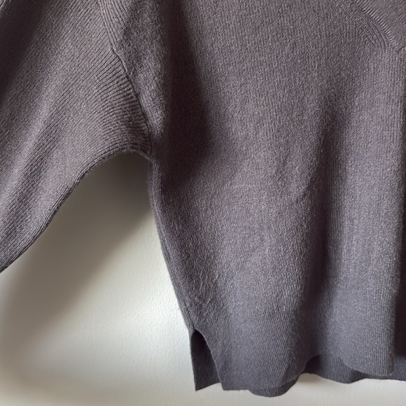 Abercrombie V-Neck Sweater - XS - Picture 3 of 6